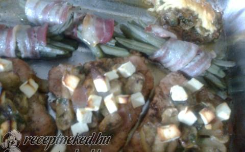 Gombás, fetás karaj, baconos zöldbabbal
