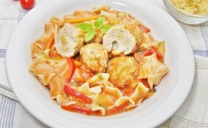 Mozzarellával töltött, mediterrán húsgolyók.