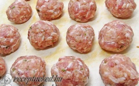 Mozzarellával töltött, mediterrán húsgolyók.