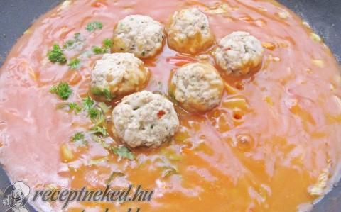 Mozzarellával töltött, mediterrán húsgolyók.