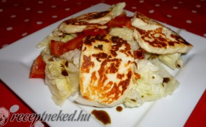 Saláta grillsajttal , tökmagolajjal