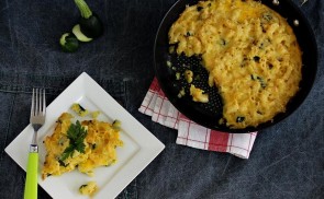 Cukkinis-tésztás frittata.