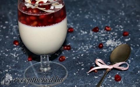 Kókuszos panna cotta gránátalmával.