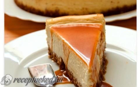 Pirított diós sajttorta karamell öntettel
