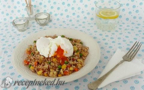 Zöldséges bulgur buggyantott tojással