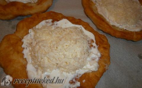 Joghurtos lángos