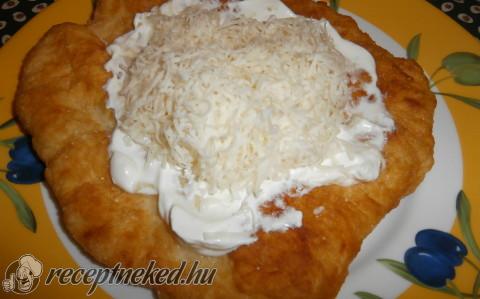 Joghurtos lángos