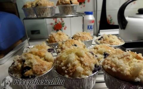Áfonyás-morzsás muffin