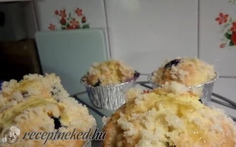 Áfonyás-morzsás muffin