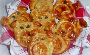 Szilveszteri túrós-krumplis pogácsa