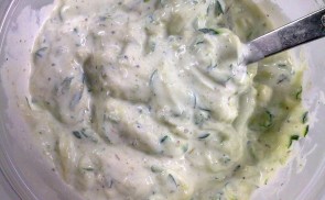 Cukkinis tzatziki
