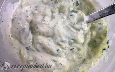 Cukkinis tzatziki