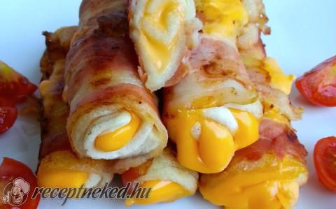 Baconben sült sajttekercs