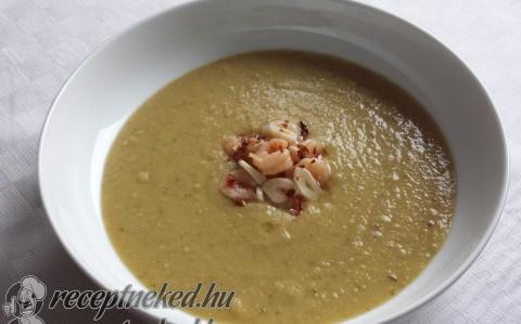 Vöröslencse krémleves kökusztejjel, chilis-fokhagymás rákkal