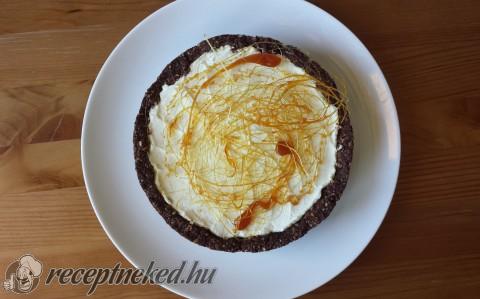 Aszaltszilvás, mandulás joghurttorta