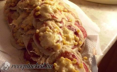 Élesztő nélküli, sütőporos pizza