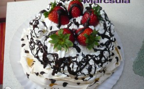 Csokis,epres pavlova torta