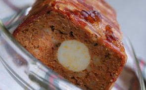 Bacon-be csomagolt vagdalt