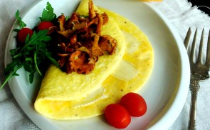 Omlett brie sajttal, rókagomba-raguval