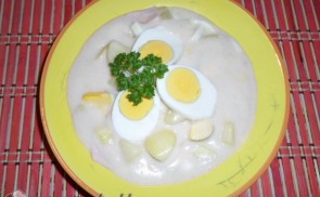 Sonkás-tojásos burgonyaleves