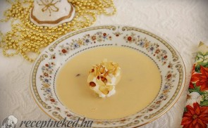 Karácsonyi borleves mandulás-habgaluskával
