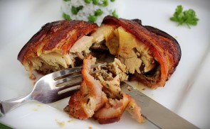 Májjal töltött csirkecomb baconbe tekerve