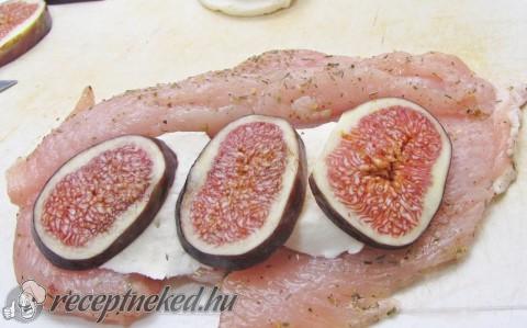 Mozzarellával, fügével töltött csirkemell