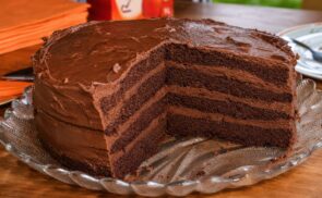 Emeletes csokoládékrémes torta