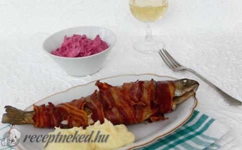 Pisztráng baconbe tekerve
