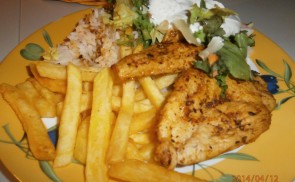 Grillezett csirke vegyes körettel