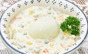 Kaszinótojás, franicasaláta alapon