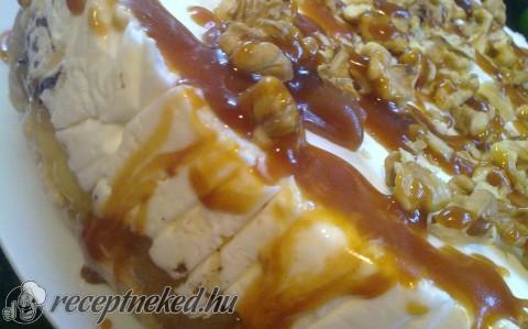 Almás karamellás torta