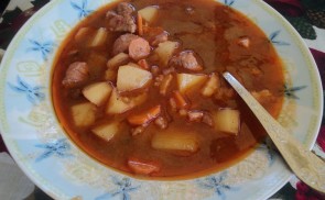 Sertésgulyás