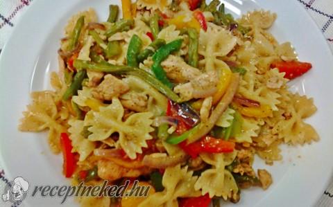 Csirkés, zöldséges farfalle
