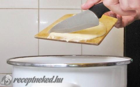Csípős gombapaprikás szárított paradicsommal, nokedlivel