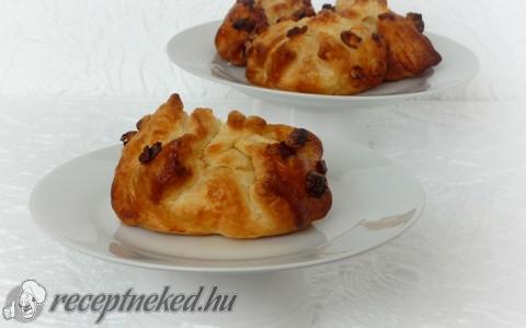 Camembert leveles tésztában