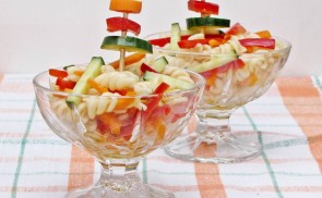 Zöldséges tésztasaláta, teriyaki szósszal