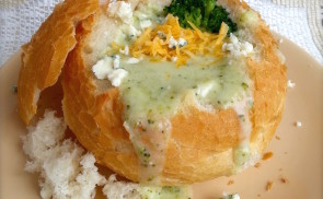 Cheddar sajtos brokkoli krémleves