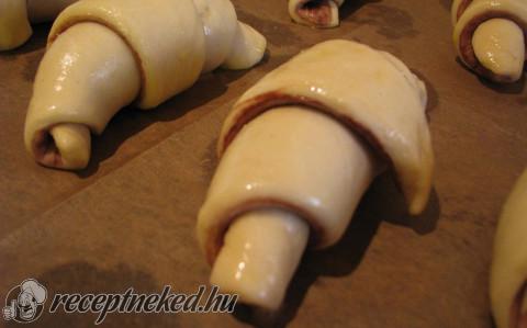 Kétszínű kifli, kétszínű krémmel (vagy Nutellával)