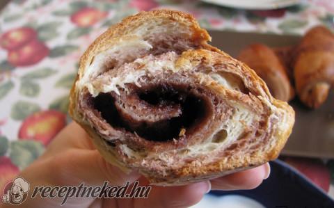 Kétszínű kifli, kétszínű krémmel (vagy Nutellával)