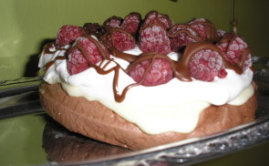 Csokoládés málnás habcsóktorta
