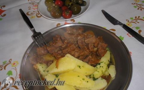 Szürkemarha pörkölt