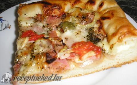 Töltött szélű pizza