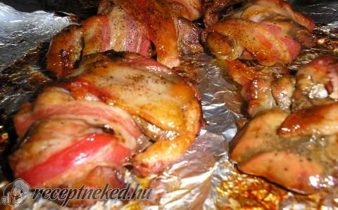 Csirkemáj baconbe tekerve