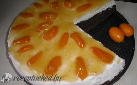 Kardamomos csokoládé torta bébinarancs kompóttal