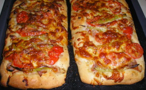 Pizzalepény gazdagon