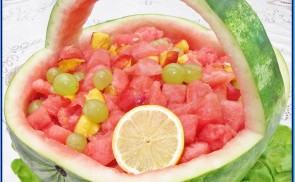 Dinnyesaláta vegyes, friss gyümölcsökkel