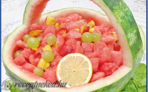 Dinnyesaláta vegyes, friss gyümölcsökkel
