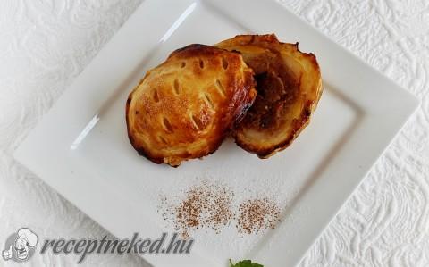 Körte köntösben, diós-mazsolás töltelékkel