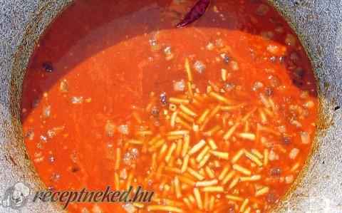 Raguleves, pálinkával flambírozott marhahúsból (Mikszáth módra)